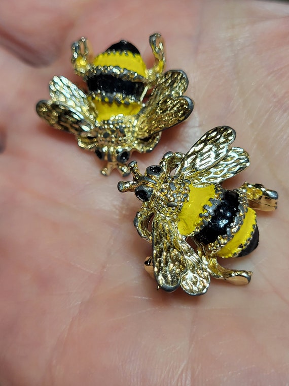 Vintage Bumble Bee Minature Sweater Brooches Sign… - image 1