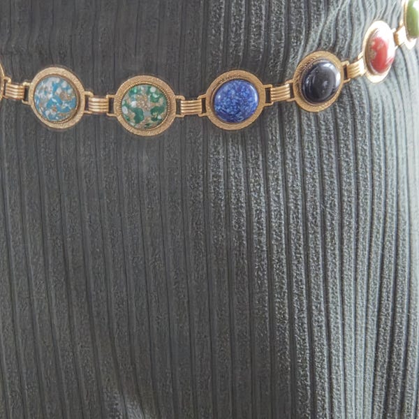 Cinturón de eslabones de joyería vintage de los años 70 con cadena metálica estilo hipster.