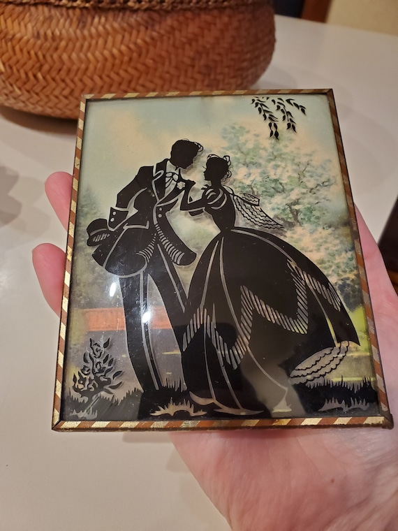 Vintage Bride and Groom Silouhette