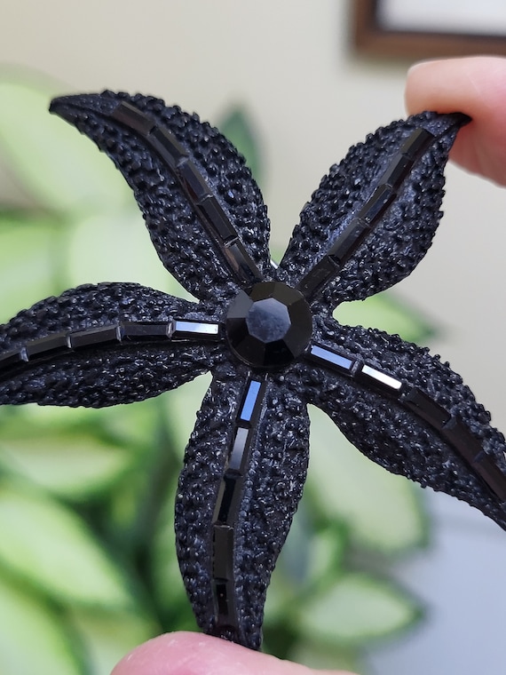 Vintage Weiss Black Rhinestone Starfish Brooch