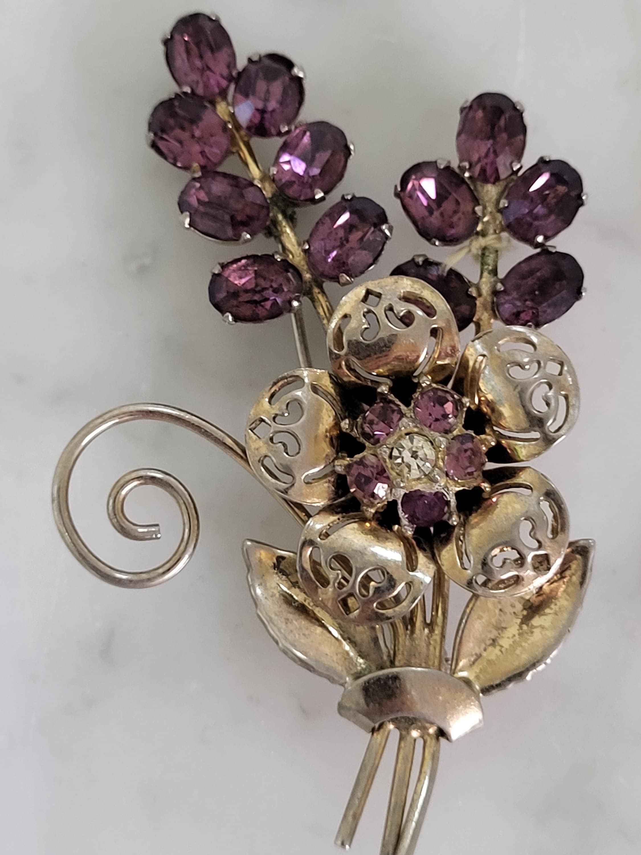 Broche Ancienne Ronde Avec Strass Violet - Métal à Identifier - Occasion