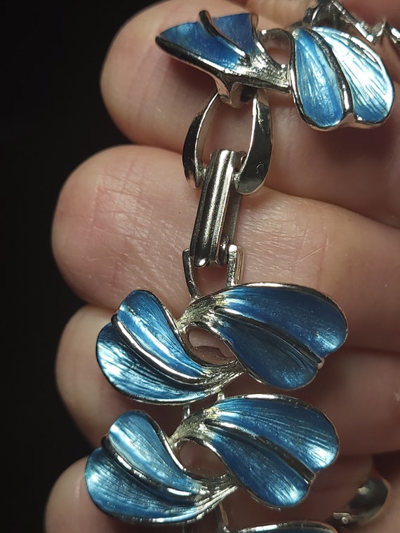 Gorgeous Vintage Blue waterlily Silvertone Bracel… - image 4
