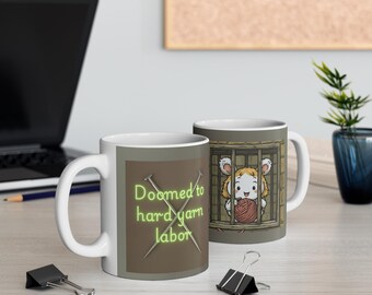 vouée à un labeur difficile - Mug amusant au crochet et au tricot | Cadeau humoristique pour amateur de laine, tasse à café artisanale