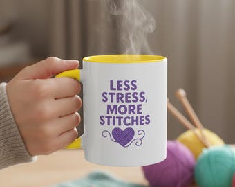 Mug coeur violet, Mug Less Stress More Stitches, Cadeau pour amateur de laine à tricoter et à crocheter