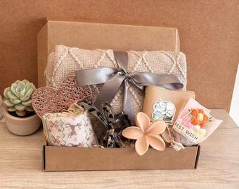 Cozy Gift Box for Her – Blanket, Socks, Hair Clips & Leather Notebook | Self Care Relaxation Set | Birthday, Christmas, Thank You Gift