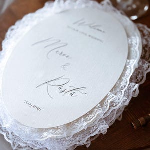 Carte de table en dentelle sur mesure