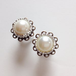 0g Plugs 00g Ivory Pearl Plugs, 2g Ear Plugs, 4g, 6g Wedding Plugs Body Jewelry, Bridal Jewelry, Acrylic/Wood/Chirurgical Steel Screw Back