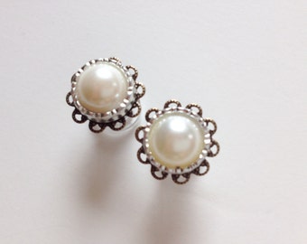 0g Plugs 00g Ivory Pearl Plugs, 2g Ear Plugs, 4g, 6g Wedding Plugs Body Jewelry, Bridal Jewelry, Acrylic/Wood/Surgical Steel Screw Back