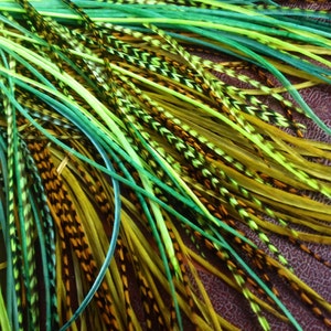 10 Envy Green Hair Feathers, Loose Feather Extensions Olive, Lime, Grizzly Green Feather Hair Extensions Long St Patrick&#39;s Accessories