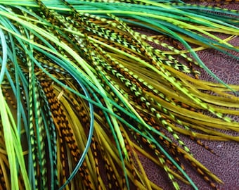 10 plumas de pelo verde envidia, extensiones de plumas sueltas, extensiones de pelo de plumas de color verde oliva, lima y grisáceo, accesorios largos de San Patricio