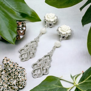 Da 4 g (5 mm) a 000 g (11 mm) 7/6&quot; Orecchini pendenti per orecchini da sposa con perline bianco latte e filigrana d&#39;argento 33 colori rosa Tappi per orecchie nascosti Calibri