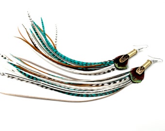 ターコイズグリズリー天然羽根付きフェザーイヤリング、真鍮製バレットキャップトップ