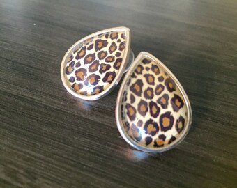 Double Flared Sawo Wood Tunnel Plugs with Ornate Petals J06-012 Cocobul Body Jewelry Pair of 9/16 inch 14mm