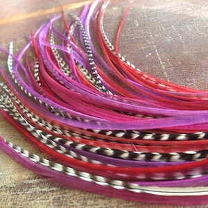 Extension per capelli con piume color borgogna, con capelli legati, kit di estensione con piume lunghe XL da 9-12 pollici, accessorio di moda invernale