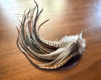 15” långt örhänge i naturlig fjäder OOAK