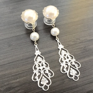 Wedding Gauged Earrings 00g (10mm) 7/16 (11mm) 000g Dangle Plugs Elegant Bridal Pearl Silver Filigree Hider EarPlugs