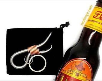 MINI KEYCHAIN Bottle Opener - Option de personnalisation disponible - Forgé à la main et signé par le forgeron Naz Idée cadeau pour hommes Mari Frère