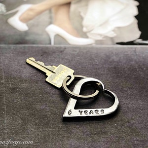 Idée cadeau porte-clés en fer pour 6e anniversaire de mariage pour femme ou mari - coeur forgé à la main - thèmes de mariage fait main sixième