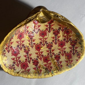Clam shell , ring dish , trinket dish, bridesmaid housewarming gift, decoupage and gold leaf