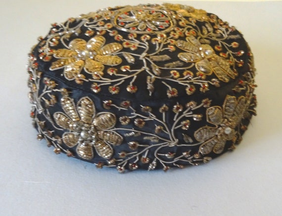 Buy Antique Vintage Joseph Magnin Zardozi Pillbox Hat Black  display picture 3