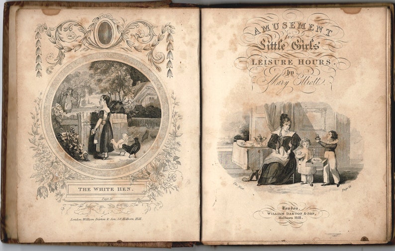 Pode incluir: Um livro aberto com uma ilustra&ccedil;&atilde;o em preto e branco de uma menina alimentando galinhas. A p&aacute;gina de t&iacute;tulo diz "Amusement for Little Girls. Leisure Hours. By Mary Elliott."