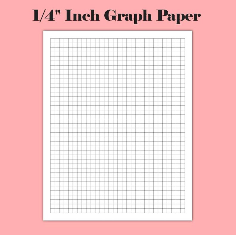 Puede incluir: Una hoja de papel cuadriculado blanco con un patr&oacute;n de cuadr&iacute;cula. El texto "1/4 Inch Graph Paper" se muestra en la parte superior. Las l&iacute;neas de la cuadr&iacute;cula est&aacute;n espaciadas a 0,64 cm. El fondo es de color rosa claro s&oacute;lido.