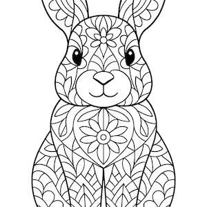 K&ouml;nnte beinhalten: Schwarz-Wei&szlig;-Illustration eines Kaninchens mit komplizierten Blumen- und Blattmustern. Das Kaninchen sitzt aufrecht, mit gro&szlig;en Ohren und einem detaillierten Design, das seinen K&ouml;rper bedeckt, ideal zum Ausmalen.