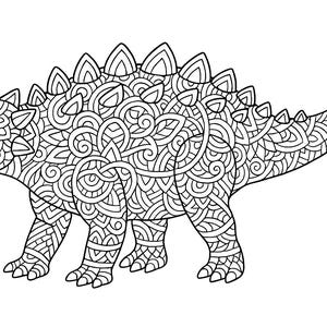 Pu&ograve; includere: Illustrazione in bianco e nero di un dinosauro Ankylosaurus. Il dinosauro &egrave; ricoperto di motivi intricati, con una schiena a spillo e una coda a mazza. Adatto per libri da colorare o progetti artistici.
