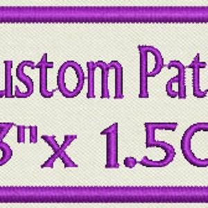 K&ouml;nnte beinhalten: Lilafarbener gestickter Aufn&auml;her mit dem Text "Custom Patch" und "3" x "1.50" Zoll.
