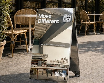 Zilveren modern chromen bord met stoepbord met A-frame: bruiloft, bar, zakelijke display, caféuithangbord, bruiloftstrottoir