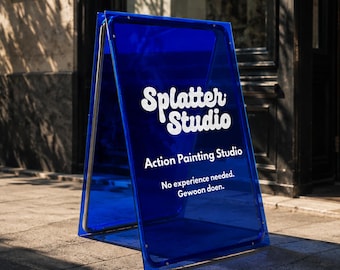 Rolia | Modern stoepbord met a-frame, restaurant, trouwdisplay, plexiglas uithangbord, plexiglas sandwichbord
