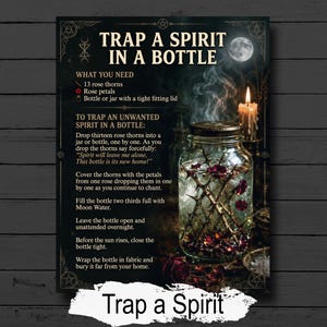Könnte beinhalten: Ein rechteckiges Poster mit dem Titel TRAP A SPIRIT IN A BOTTLE auf dunklem Hintergrund mit goldenem Text und okkulten Symbolen. Es enthält Anweisungen für ein Ritual mit Rosendornen, Rosenblättern und einem Glas mit Wasser und Rauch.