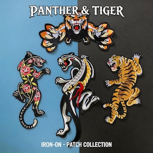 Op de afbeelding: Een witte keramische mok met een zwart handvat en de tekst "But First, Coffee" in een zwarte, vette letter. De mok staat op een wit oppervlak. De mok is ongeveer 10 cm hoog.