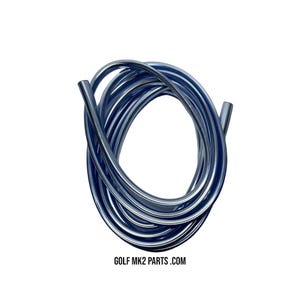 Puede incluir: Moldura cromada enrollada, probablemente para un vehículo, sobre un fondo blanco. La moldura es de color plateado metálico brillante y parece flexible. El texto "GOLF MK2 PARTS .COM" está en la parte inferior.