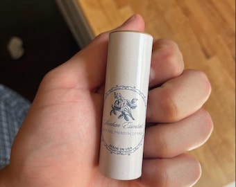 Natuurlijk genezende lippenbalsem: minimale ingrediënten, plasticvrij