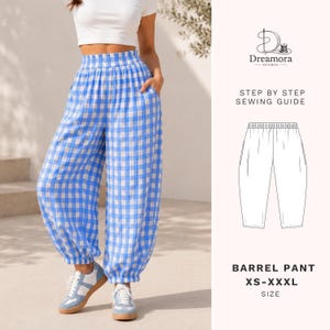 Könnte beinhalten: Hoch taillierte Barrel-Hose mit blau-weißem Vichy-Karo-Muster, elastischem Bund und Seitentaschen. Das Bild enthält eine technische Strichzeichnung der Hose sowie den Text Dreamora Studio Step by Step Sewing Guide.