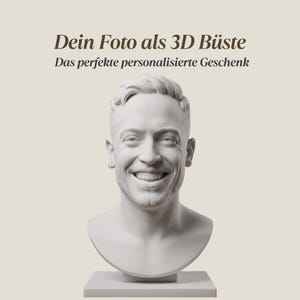 May include: A matte white 3D printed bust of a smiling person with short hair and a light beard. The text above the bust reads: Dein Foto als 3D Büste. Das perfekte personalisierte Geschenk. The sculpture is mounted on a square base.