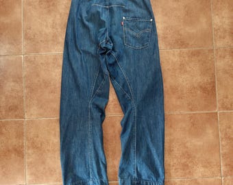 Size 28 Vintage Distressed Levi's Engineered Jeans W28 L32 Light