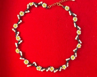 Handwoven Daisy Necklace: Czech Glass Seed Beads & Pearl