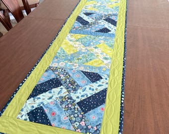 Handgemaakte patchworkloper van 16 5/8 x 69 1/2 inch - met de hand afgewerkt ambachtelijk gewatteerd erfstuk