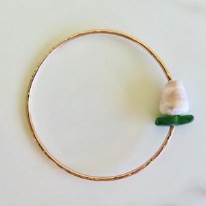 Green Seaglass Hawaiian Cone Shell Gold Bangle, Hammered Bracelet, Sea Glass, Handmade Hawaii Beach Jewelry, Ocean Lover, Summer Fashion