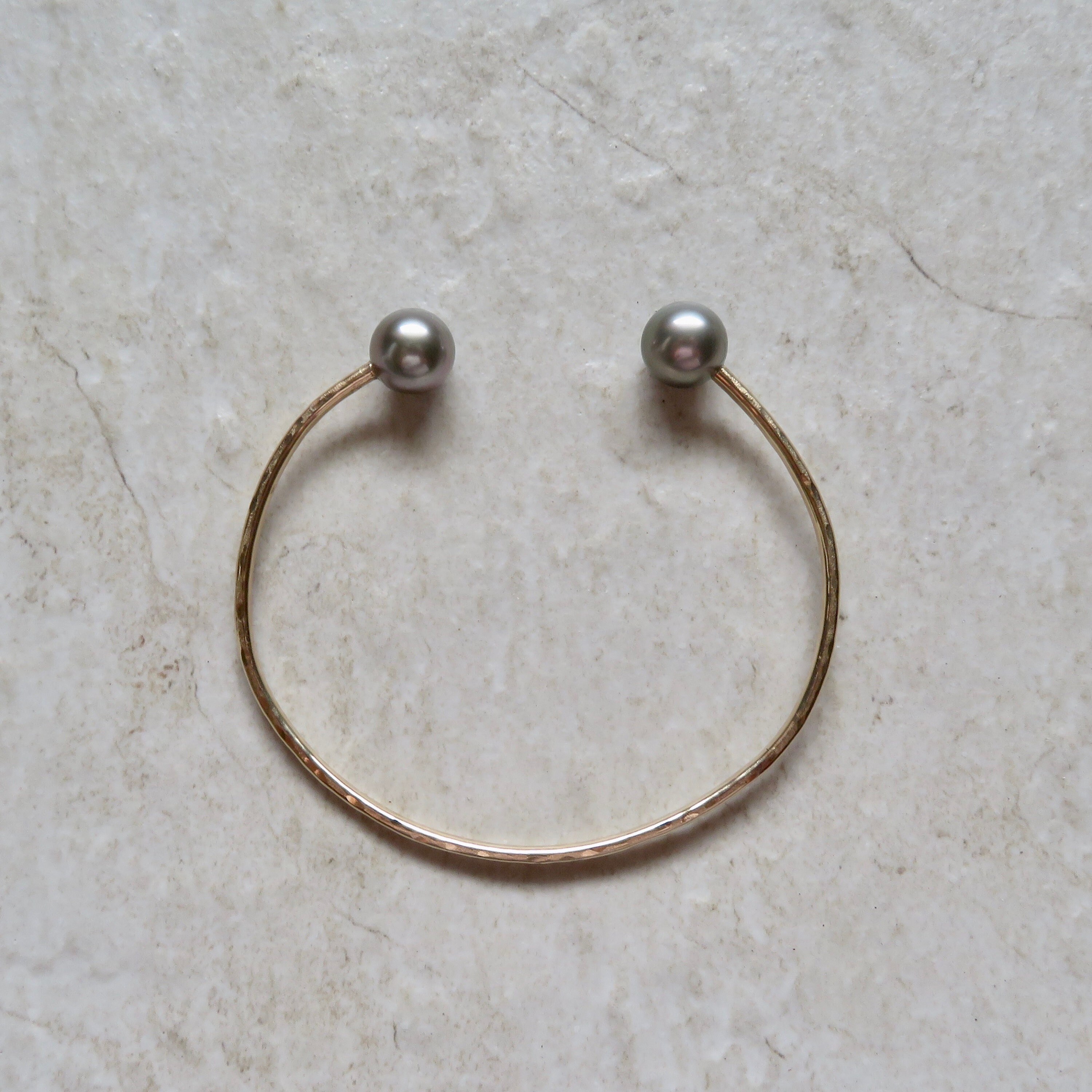 Tahitian pearl hammered cuff