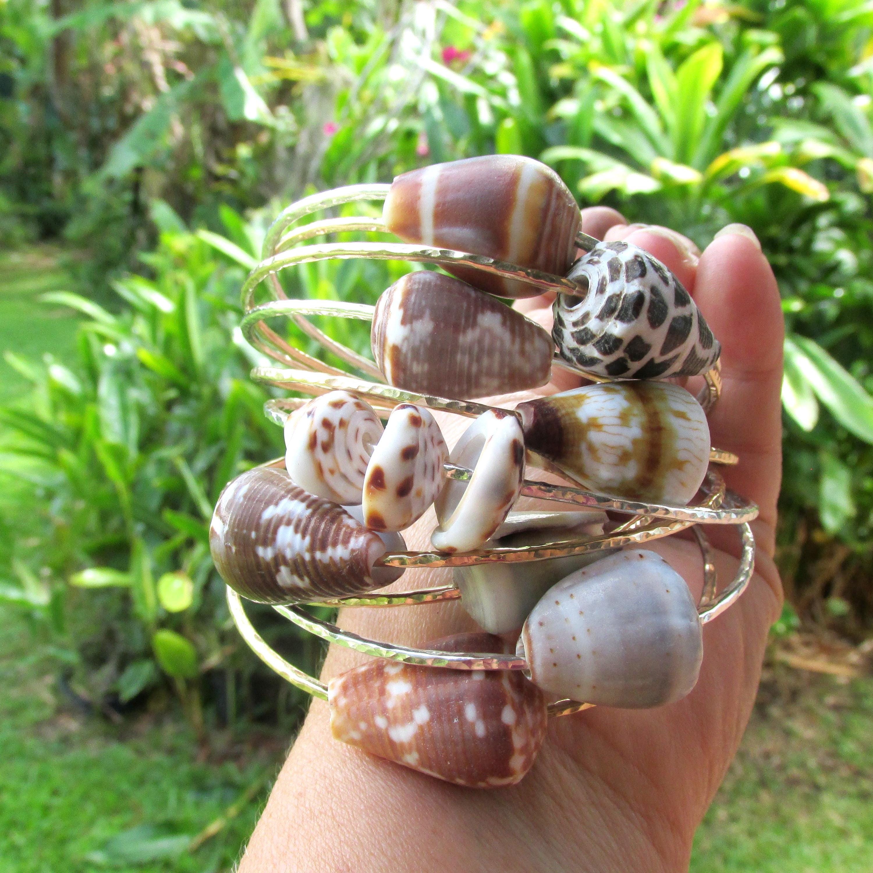 ハワイアンコーンシェルバングル、ゴールドハンマーバングル