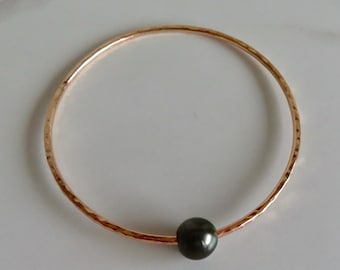 Brazalete de perla de Tahití, pulsera dorada martillada, joyería hawaiana hecha a mano