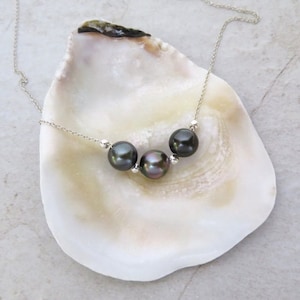 Collar de perlas triples de Tahití, cadena de cuentas de plata, perlas flotantes genuinas de varios colores, joyería de playa de Hawái, collar corto elegante
