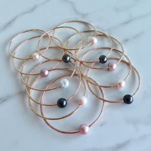 ゴールドハンマーバングル：ホワイト淡水パールブレスレット 画像 5