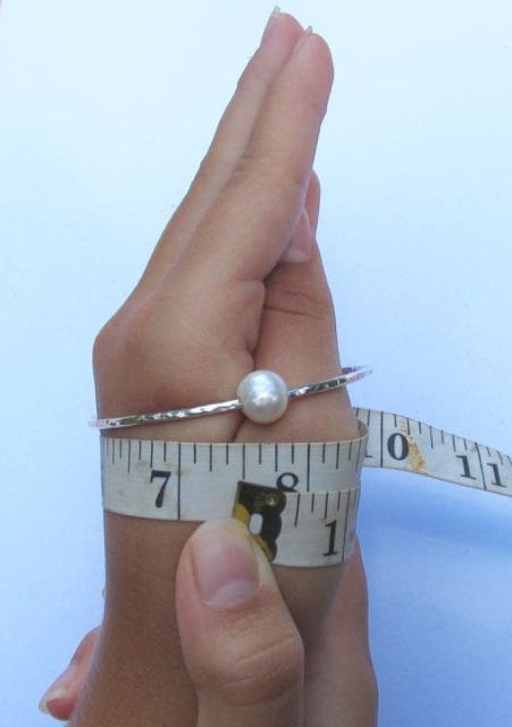 ハンマー加工スターリングシルバータヒチアンパールバングル - ハワイ