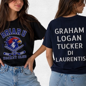 Puede incluir: Camiseta negra con el texto "Briar U Hockey Club" y un logotipo de un águila y palos de hockey cruzados. Una camiseta azul marino muestra los nombres "Graham Logan Tucker Di Laurentis" en letras blancas.