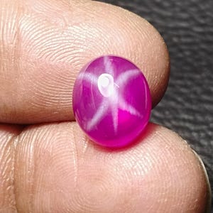 Naturalny rubinowy kaboszon w kształcie gwiazdy, gładki polerowany luźny kamień szlachetny w rozmiarze pierścionka owalnego, do wyrobu biżuterii.