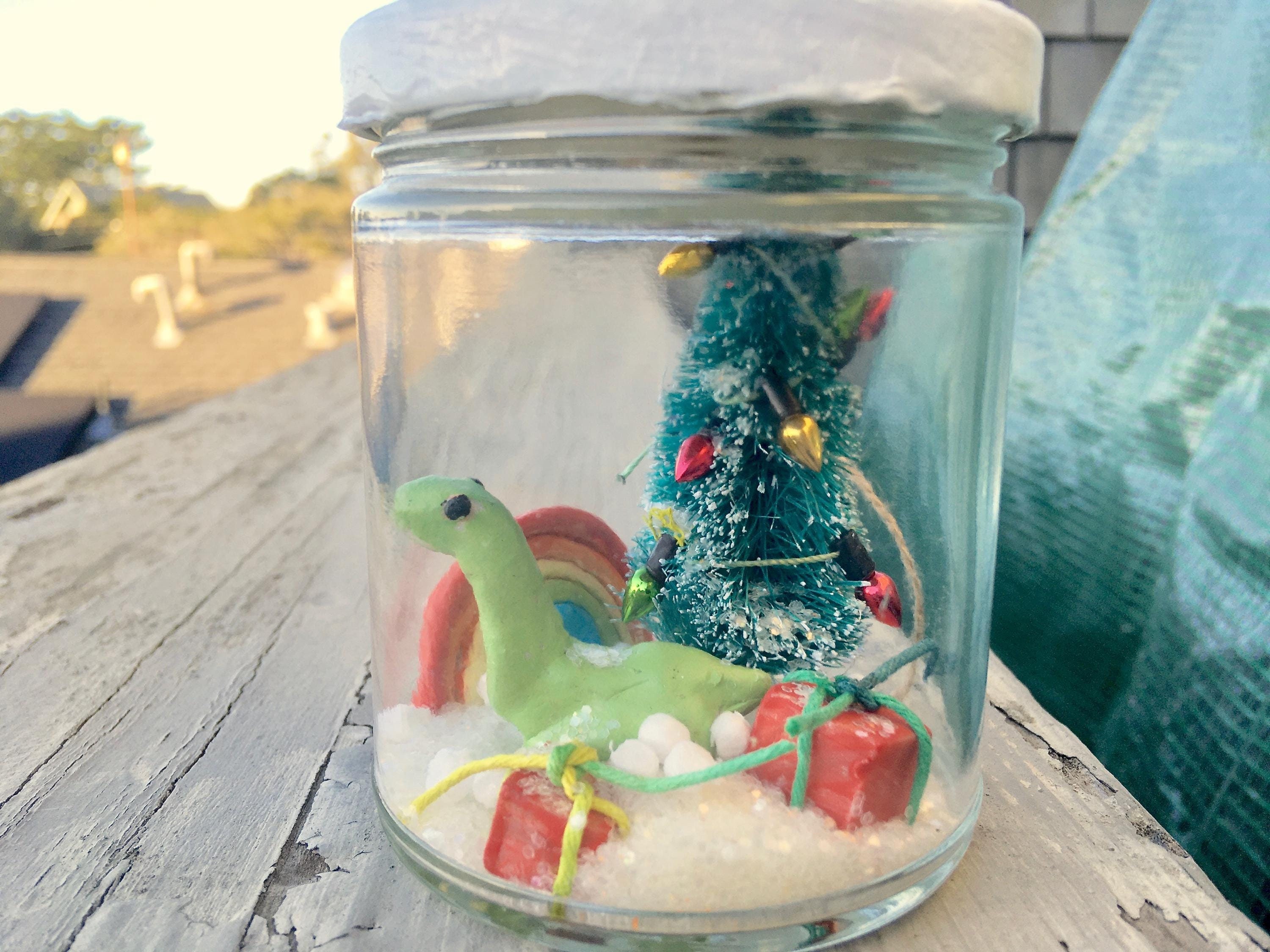 クリスマス GLOBE DINOSAUR HOLD ON TREE 楽天市場】グローブダイナソー HOLD ON TREE スノードーム